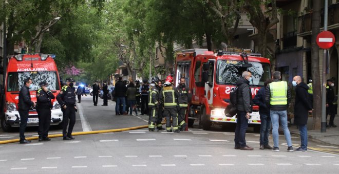 Quatre persones ferides, una d’elles greu, per una explosió en uns baixos d’un edifici de Barcelona