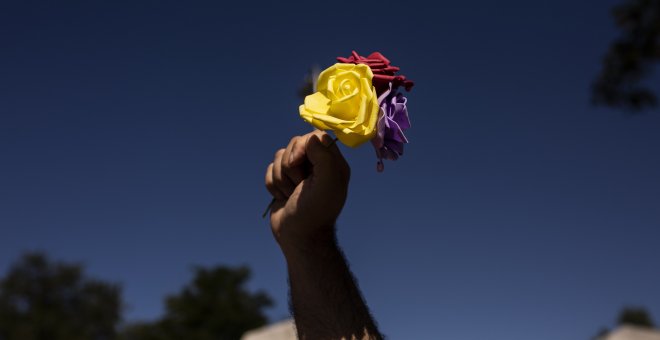 ¿Por qué la bandera de la II República es morada?