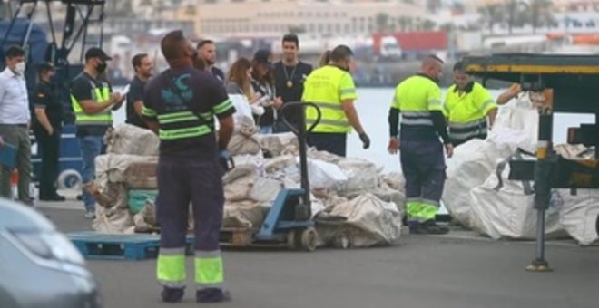 Cinco detenidos tras la incautación de cerca de tres toneladas de cocaína en un pesquero al sur de Canarias