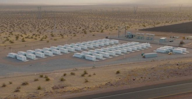 Tesla y Arevon instalan un parque solar con 528.000 placas solares y 360 MWh de baterías