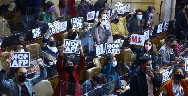 Los diputados chilenos rechazan por quinta vez los proyectos para retirar un 10% de los fondos de pensiones