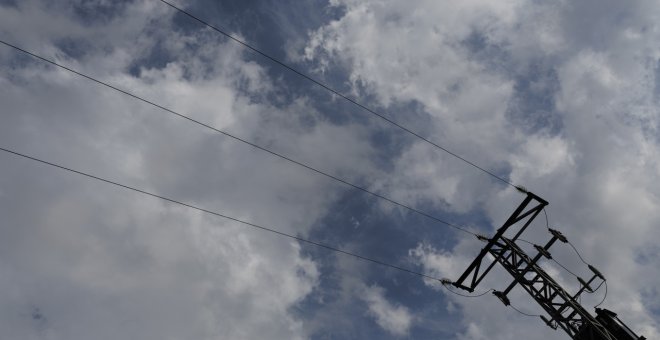 El precio de la luz se dispara un 70% y marcará este domingo 146,95 euros/MWh