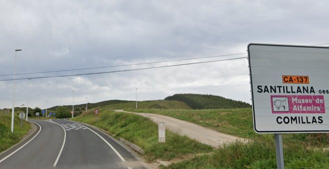 Un motorista de 50 años fallece al salirse de la carretera en la variante de Santillana