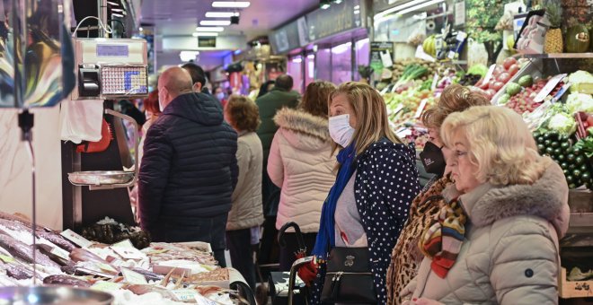 A vueltas con las mascarillas: Asturias recomienda otra vez su uso y los sindicatos piden evaluar los riesgos en el trabajo