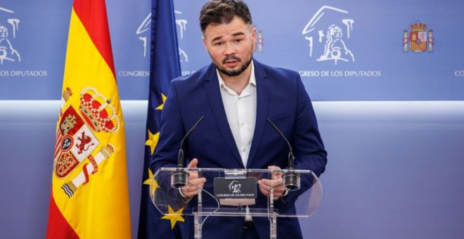 Rufián se mofa de la próspera economía del rey: "Creo que el rey ahorra tanto porque no paga alquiler, ni hipoteca"