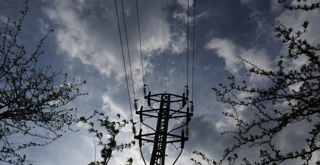 El precio de la luz se dispara un 53% y alcanzará este lunes los 195,23 euros/MWh