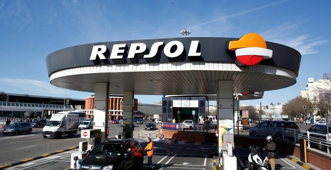 Repsol gana 1.792 millones hasta septiembre, un 36% menos por la bajada de precio de crudo y gas