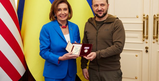 Nancy Pelosi hace en Kiev una visita no anunciada a Zelenski