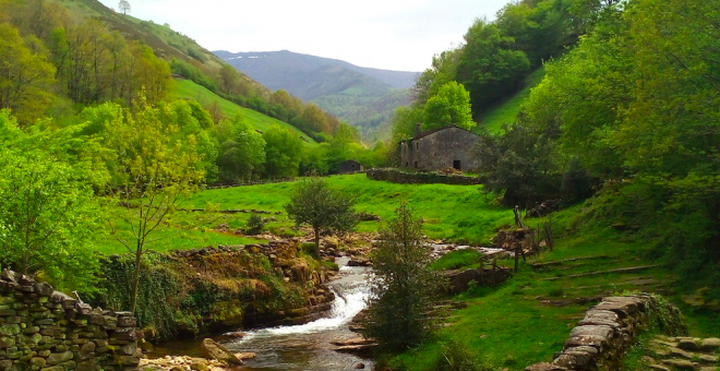 "El verde pasará a ser gris hormigón en Cantabria"