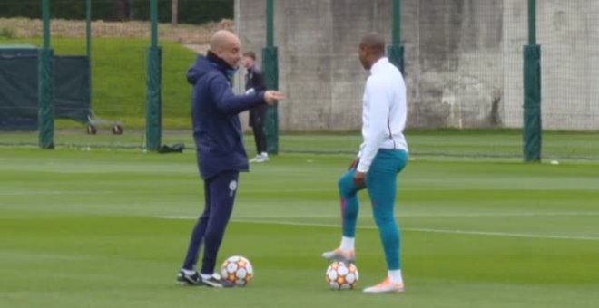 Guardiola dirige el último entrenamiento del City antes de viajar a Madrid