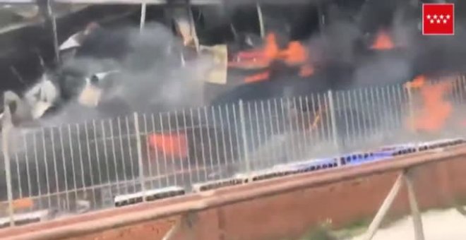 Un incendio devora una gran nave industrial en el matadero de Getafe (Madrid) sin causar daños personales