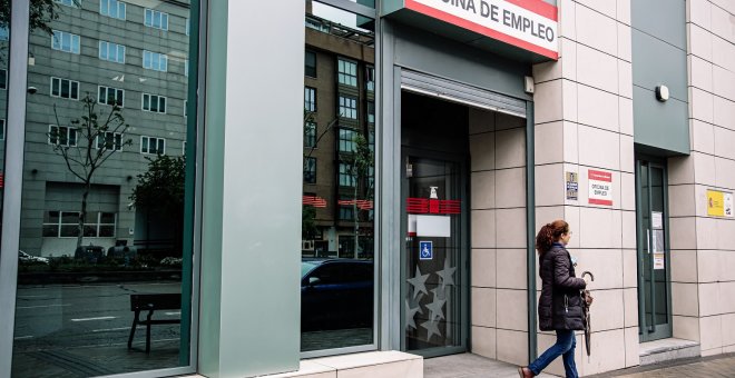 El paro desciende en abril en 86.260 personas y la mitad de los contratos firmados ya son indefinidos