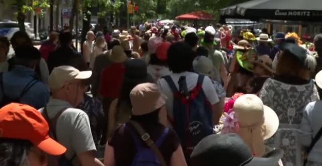 Vuelve a las calles de Barcelona el glamur del Paseo con Sombrero