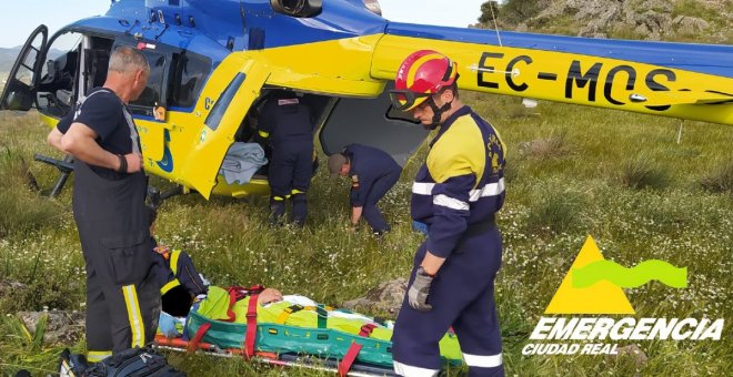 Rescate en el Risco Amarillo, un hombre que practicaba parapente sufre una caída en un lugar de difícil acceso