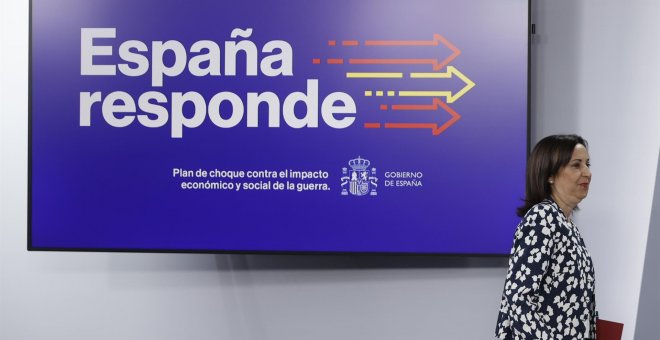 Robles reconoce "errores" pero evita relacionar el cese de la directora del CNI con el espionaje al Gobierno