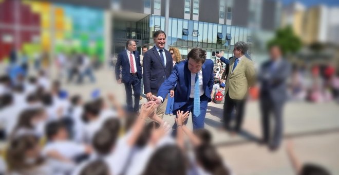 Mañueco utiliza a colegiales para hacerse promoción sin el consentimiento de los progenitores