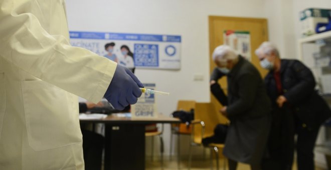 La incidencia de la covid entre los mayores sube otros 30 puntos, pero caen los ingresos en UCI