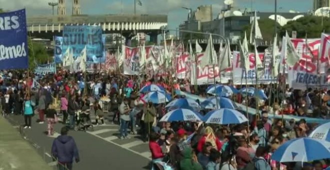 Protestas por las calles de Argentina contra las políticas del gobierno y el FMI