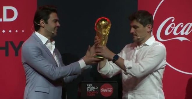 Casillas y Kaká ponen en marcha la gira de la Copa del Mundo