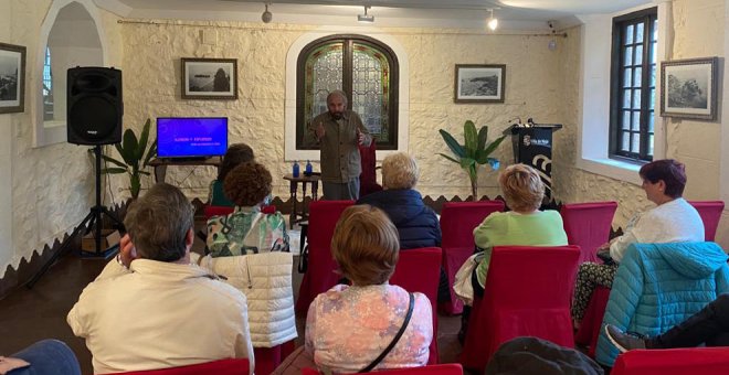 Un recital poético y una leyenda del montañismo, protagonistas de 'Noja en su Tinta'