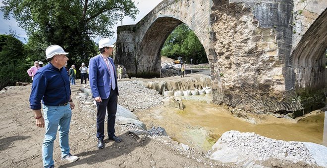 El puente viejo de Oruña podría abrirse para los peatones este verano