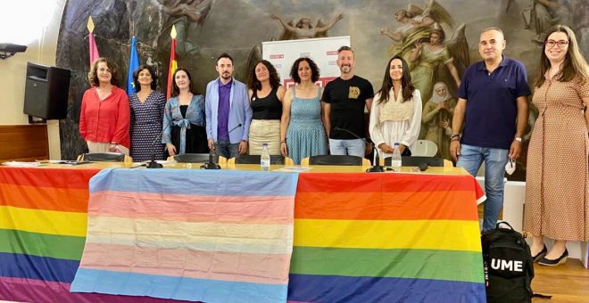 Miedo a perder el empleo o sentirse discriminados, el 'armario laboral' en el que siguen las personas LGTBI