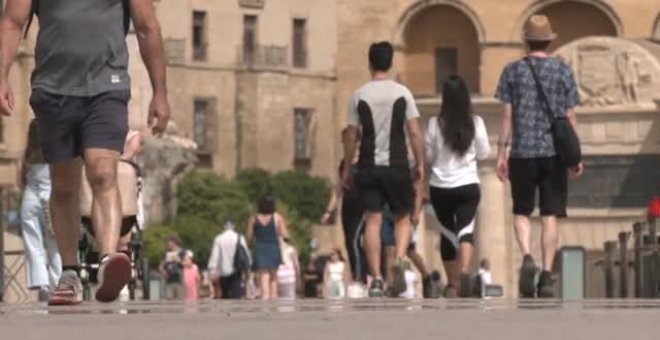 El calor llena las playas como en un día de agosto