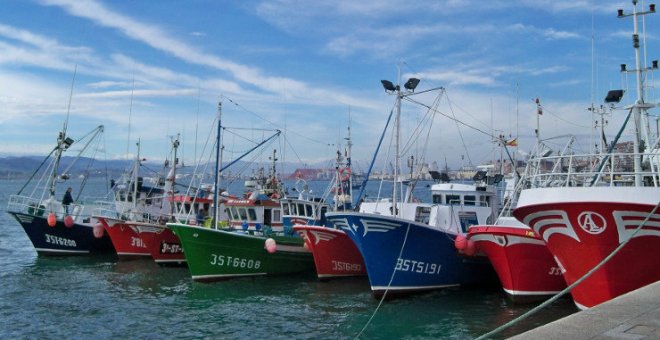 Podemos e IU apoyan que se adelante la jubilación a rederas, mariscadoras y buzos