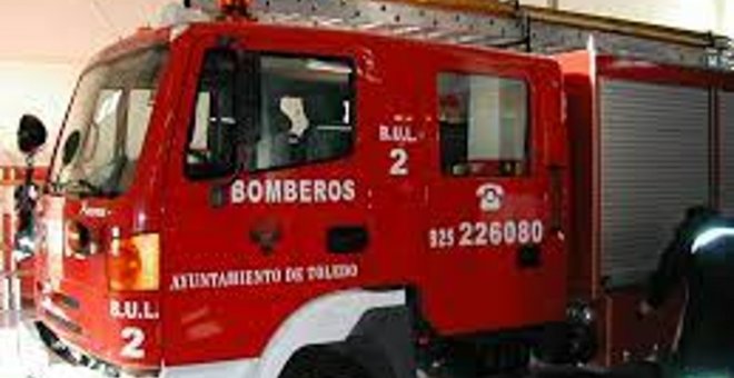 Atrapados en la terraza tras declararse un incendio en su vivienda, los bomberos rescatan a dos niños