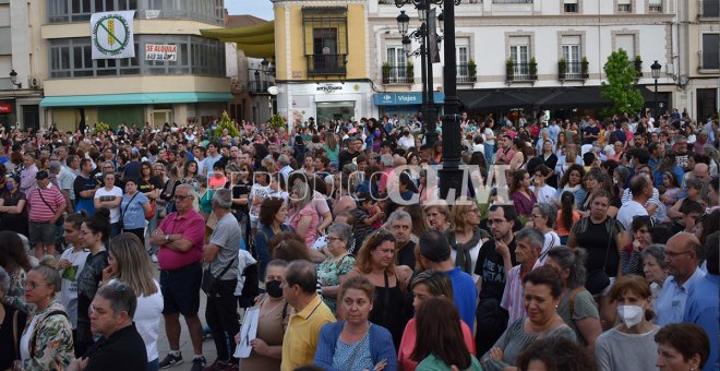 Tomelloso, entre el silencio y las lágrimas en la multitudinaria condena al asesinato machista de su vecina Luisa