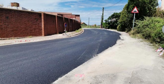 El Ayuntamiento mejora el asfalto de la calle Los Coteros