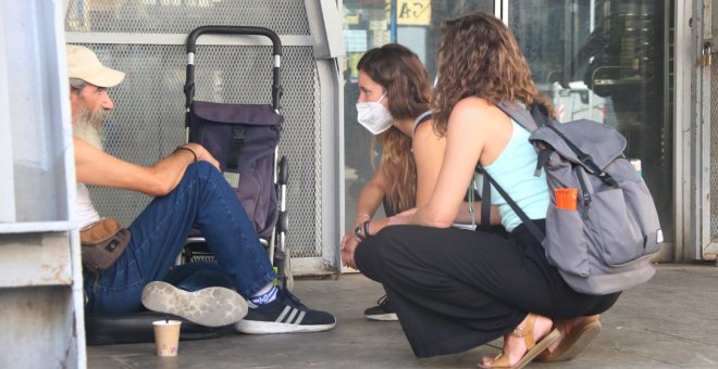 Gairebé la meitat de les persones sense llar a Barcelona fa més de dos anys que viu al carrer