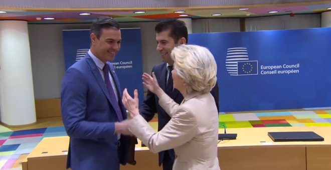 El montaje musical del saludo entre Pedro Sánchez y Ursula von der Leyen que ha fascinado a los tuiteros: "Su persona favorita"