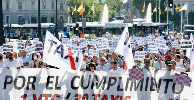 Los taxistas se movilizan contra Ayuso por "venderse" a los VTC