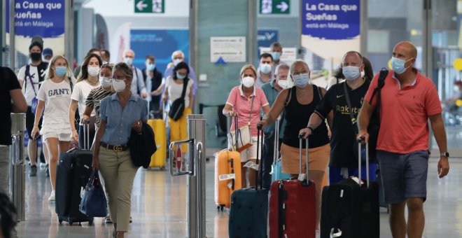 España levanta los controles covid para viajeros de la UE y el espacio Schengen