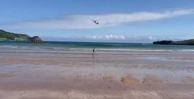 Simulacro de la Cruz Roja ante posibles situaciones de riesgo en la playa de Ris