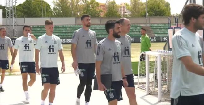 La selección española entrena en Sevilla para preparar el partido contra la República Checa