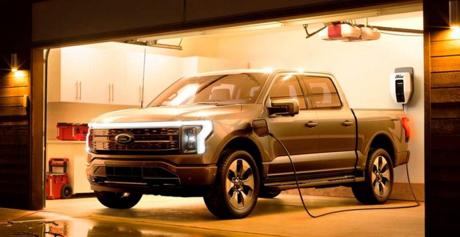 ¿Por qué Ford regala un adaptador para cargar un Tesla con la F-150 Lightning?