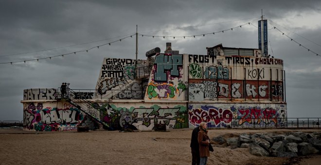 Los Mossos descartan que la joven herida en playa de Mar Bella fuera violada