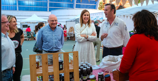 Productos locales y sostenibles en el III Mercado de la Tierra en Solares