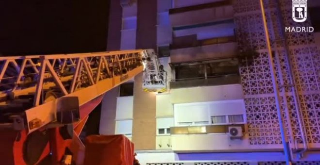 Cuatro intoxicados en el incendio de una vivienda en Madrid