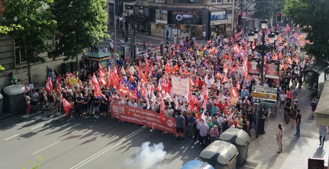 Miles de trabajadores del metal siguen "apretando" por sus derechos: "No es momento de flaquear"