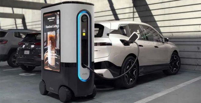 ZiGGY, el robot autónomo que se encarga de recargar coches eléctricos estacionados