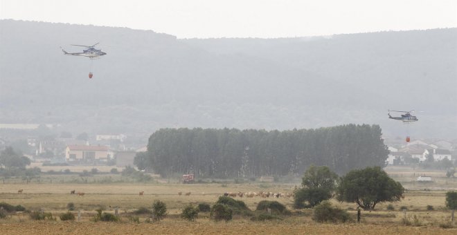 Sofocan las llamas de la Sierra de la Culebra y los desalojados vuelven a sus casas