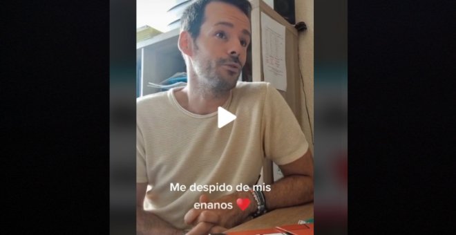 "Lo importante es ser buenas personas", la emotiva despedida de un profesor de primaria a sus alumnos