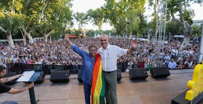 "Tan normal y tan sencillo no habrá sido": los tuiteros aplauden y reivindican el discurso de María del Monte en el pregón del Orgullo de Sevilla