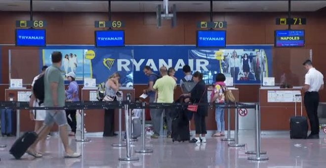 Retrasos y desinformación en los aeropuertos en la segunda jornada de huelga en Ryanair