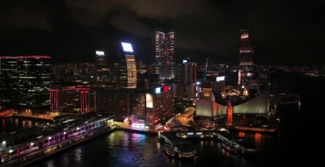 Hong Kong se ilumina con motivo del 25 aniversario de su reingreso en China