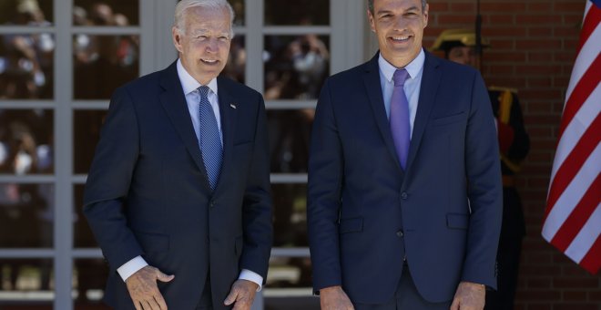 Biden llega a España y lo primero que hace es informar a Sánchez de un aumento del número de destructores en la base de Rota