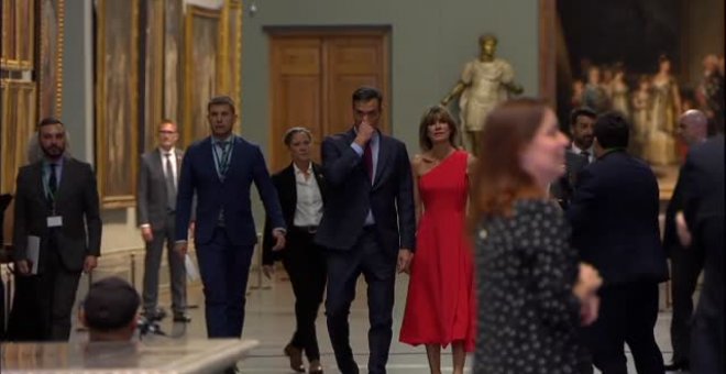 Sánchez y Begoña ejercen de anfitriones en la cena del Prado